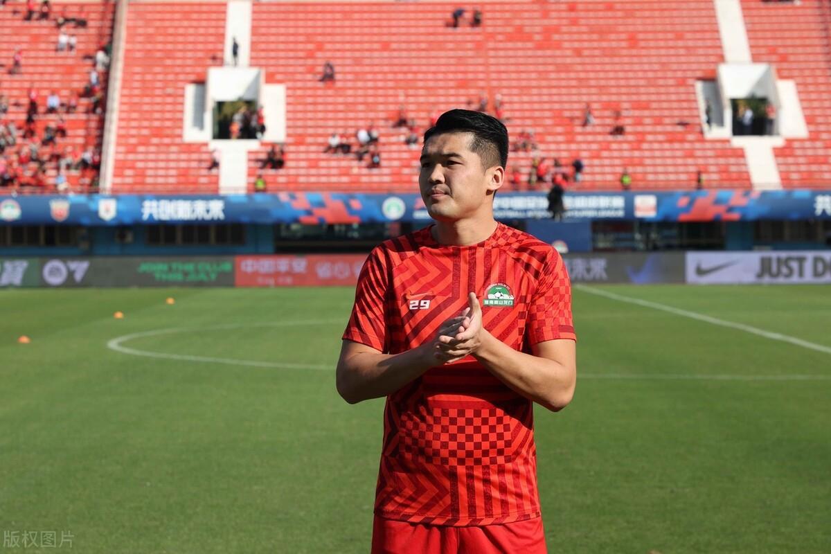 钟义浩接过卡兰加的球衣号码，河南球迷希望钟7新赛季能重振雄风(4)